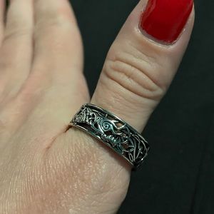 Silver metal single wolf ring